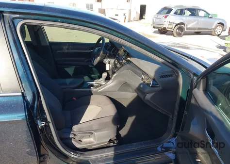 2021 Toyota Camry Le z USA, uszkodzony, nr VIN 4T1C11AK6MU471211